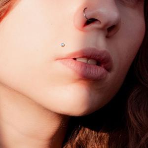 IRIDESCENT OPAL TOP FLAT BACK LABRET - 8MM
