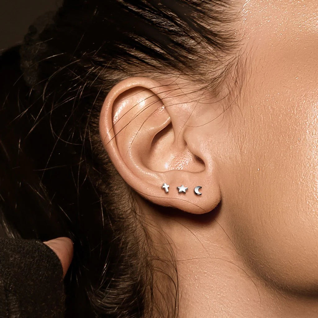 TITANIUM DAINTY PLAIN STAR FLAT BACK LABRET STUD